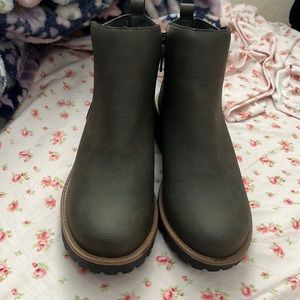 Women’s boots with heel